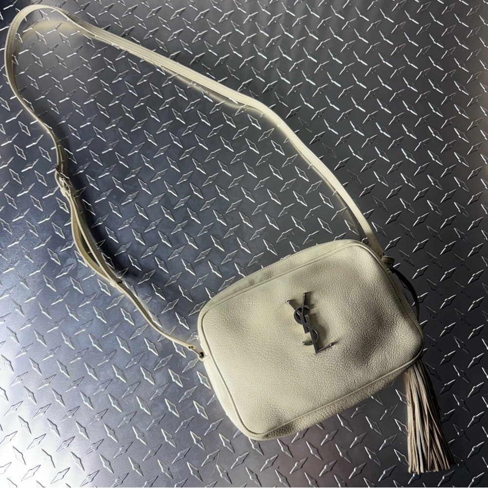 Saint Laurent YSL Lou Camera Bag in Ivory/Cream - Picture 2 of 10